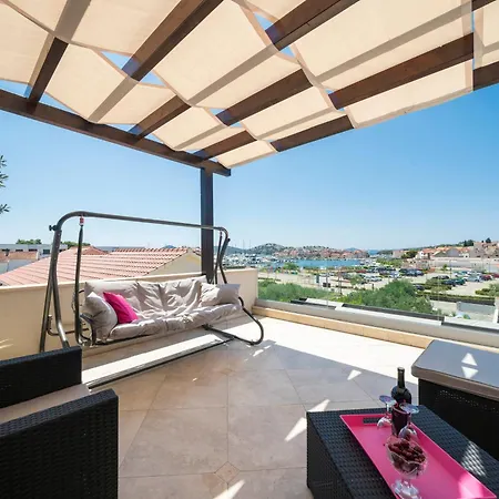 아파트 The Tribunj Tribalj