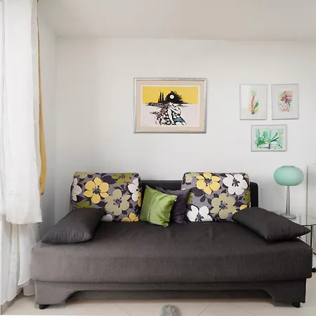 The Tribunj 아파트