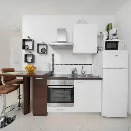 The Tribunj 아파트